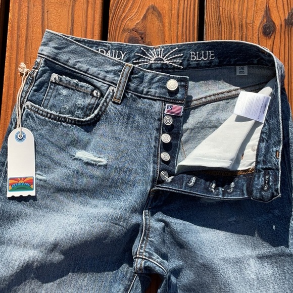 NWT Daily Blue By AG Mid Wash Distressed Cropped Jeans In Hype Size 26 - Picture 12 of 14